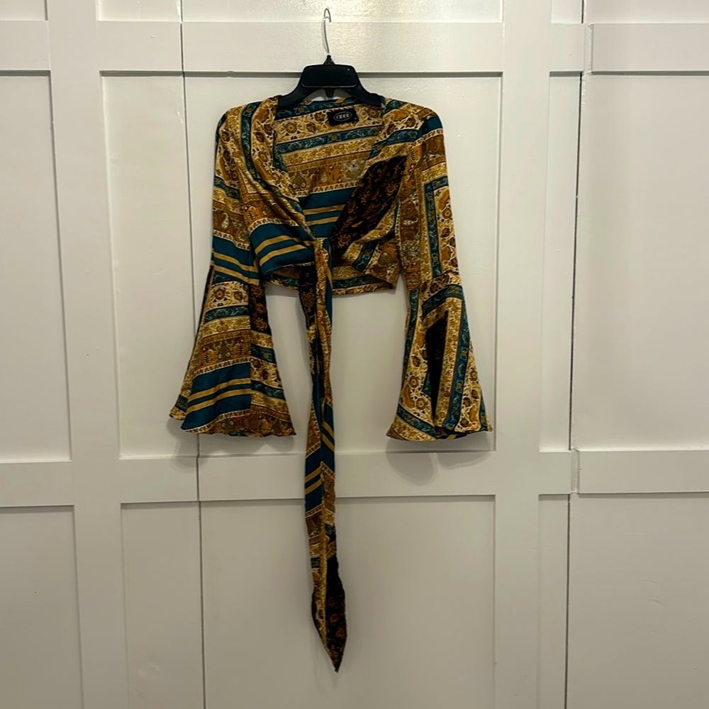 Cropped Cider wraparound boho top with flared sleeves Sz S